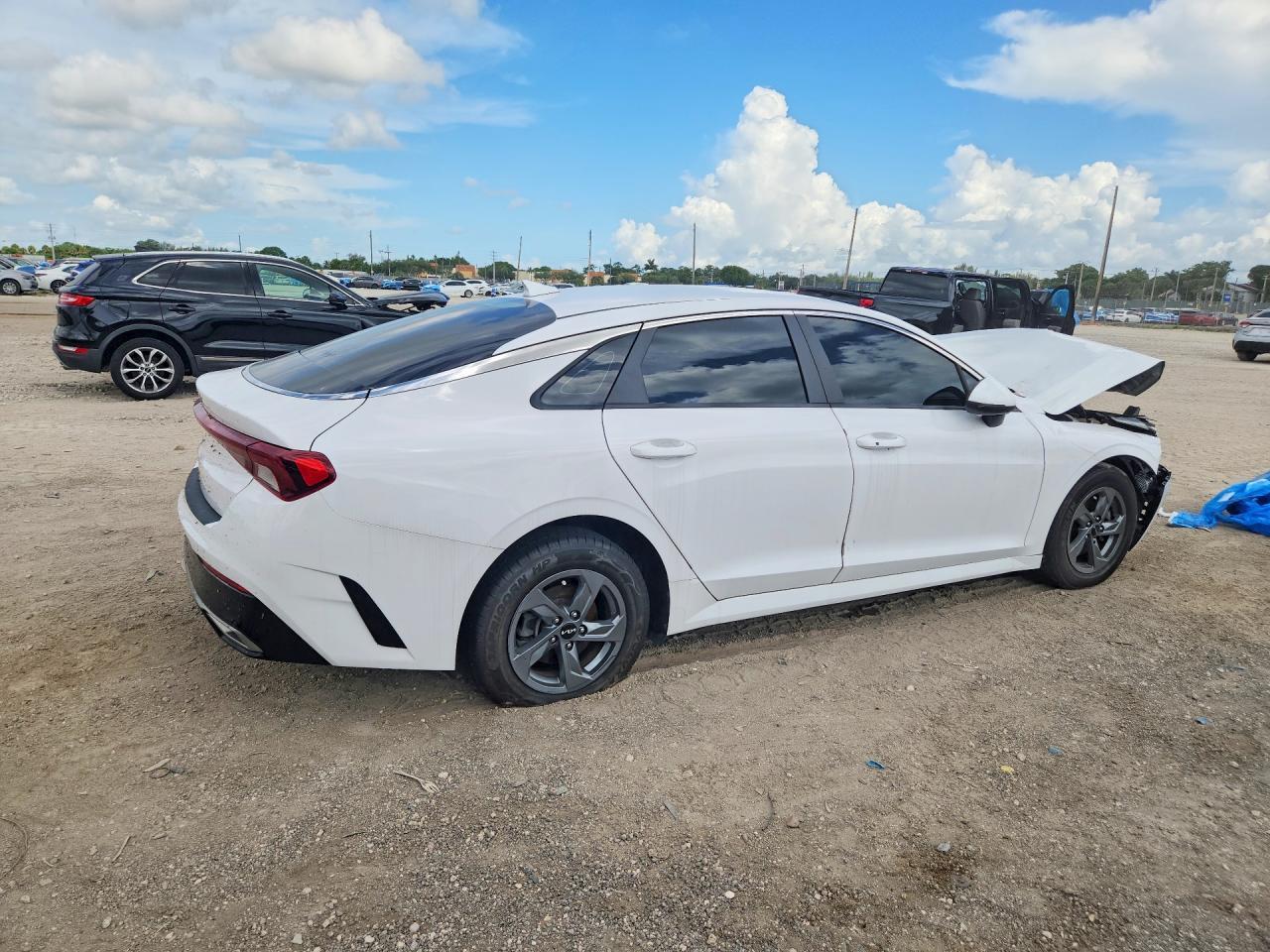2022 Kia K5 Lxs - Image 3