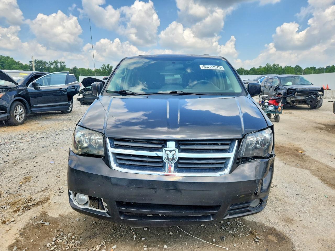 2011 Dodge Grand Caravan Crew - Image 5