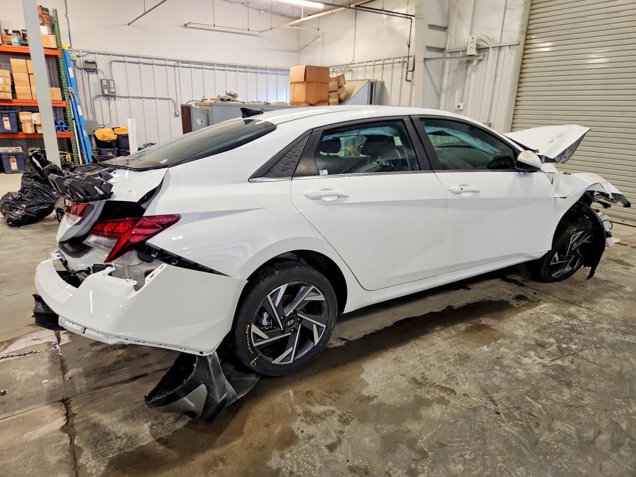 2025 Hyundai Elantra Sel - Image 3