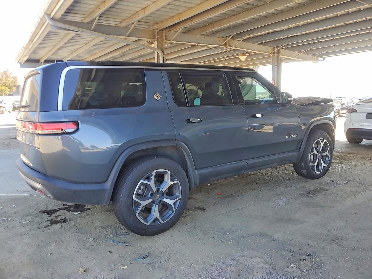 2024 Rivian R1S Adventure - Фото 3