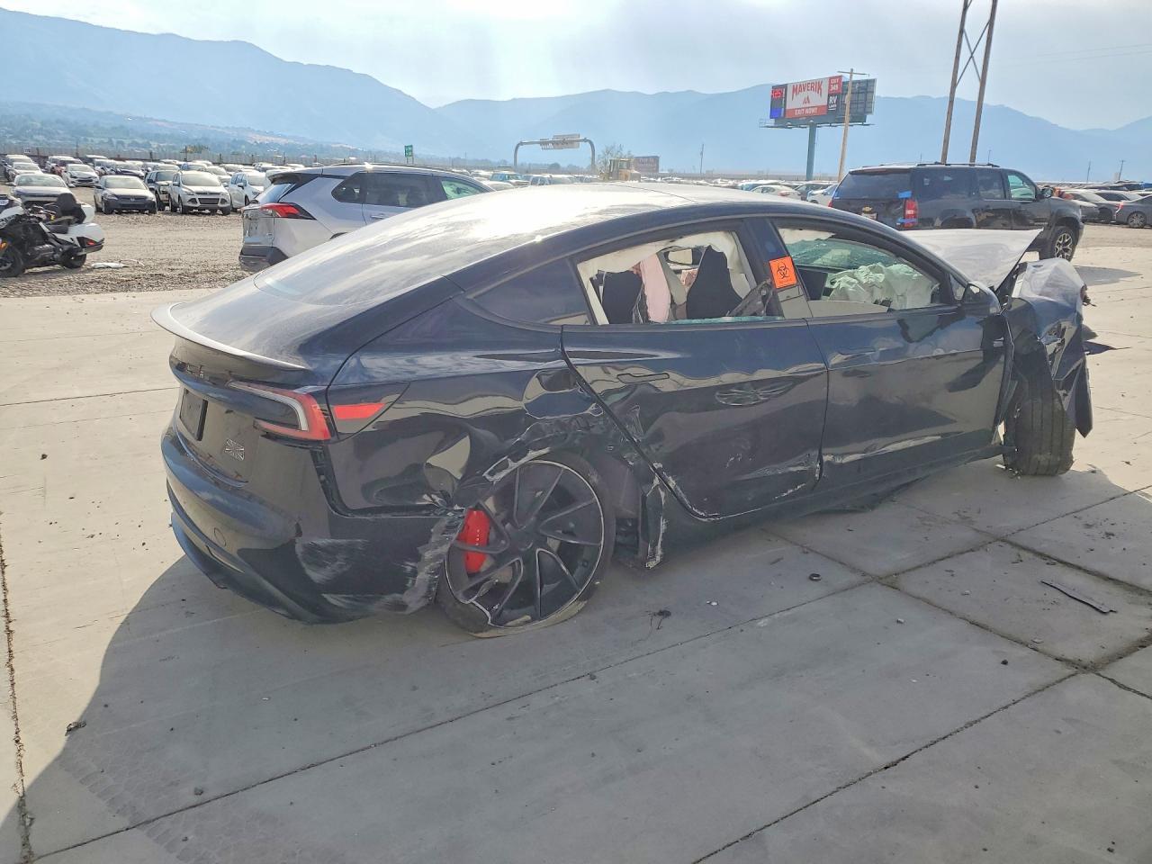 2025 Tesla Model 3 - Фото 3