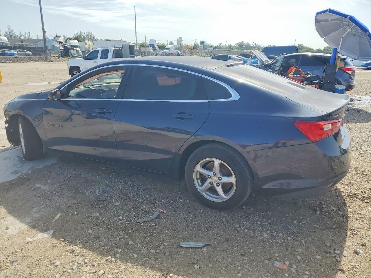 2017 Chevrolet Malibu Ls - Фото 2