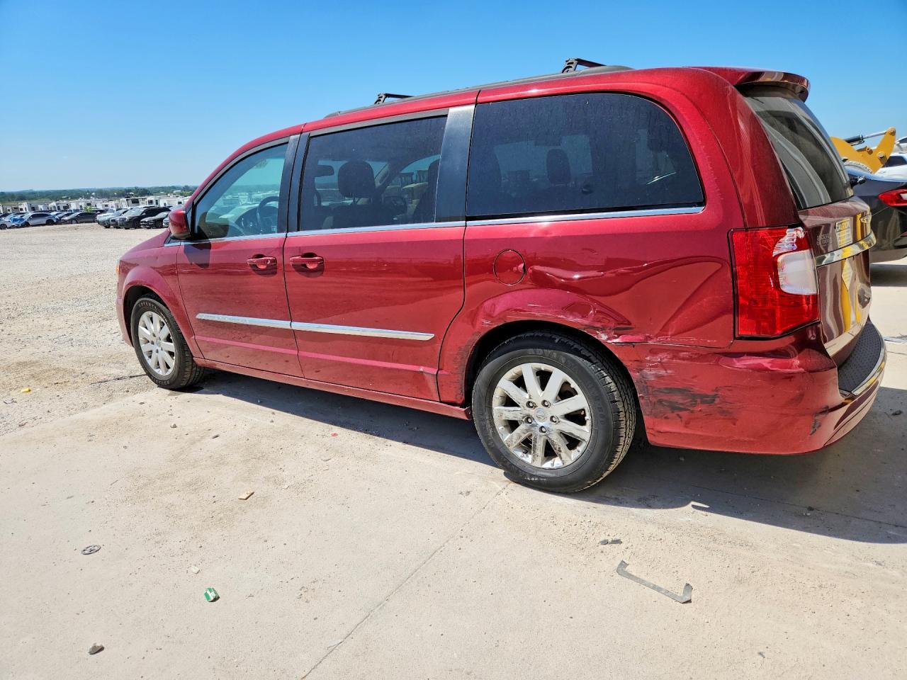 2016 Chrysler Town & Country Touring - Image 2