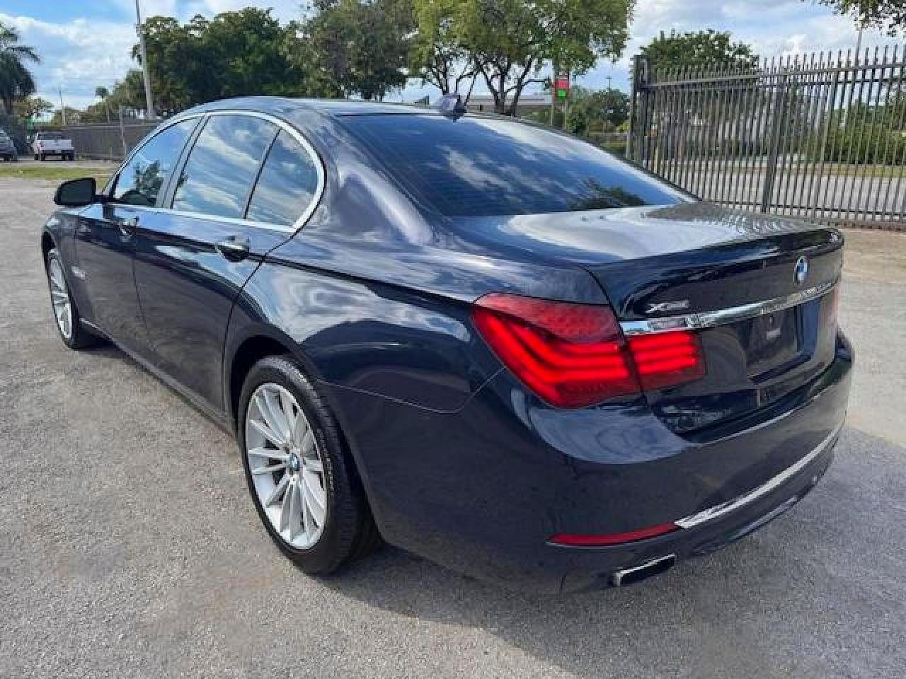 2015 BMW 750 Xi - Фото 2