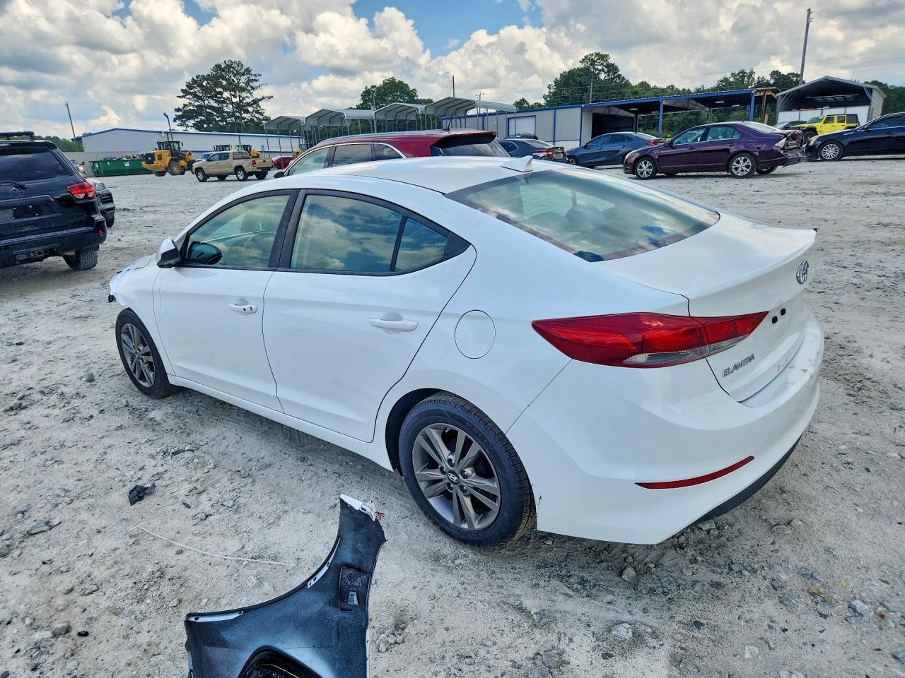 2017 Hyundai Elantra Se - Image 2