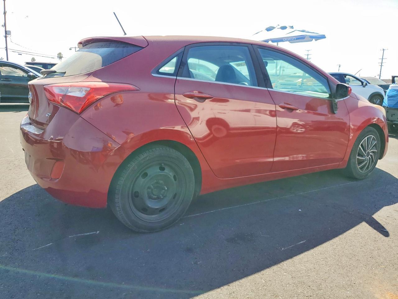 2017 Hyundai Elantra Gt Base - Image 3