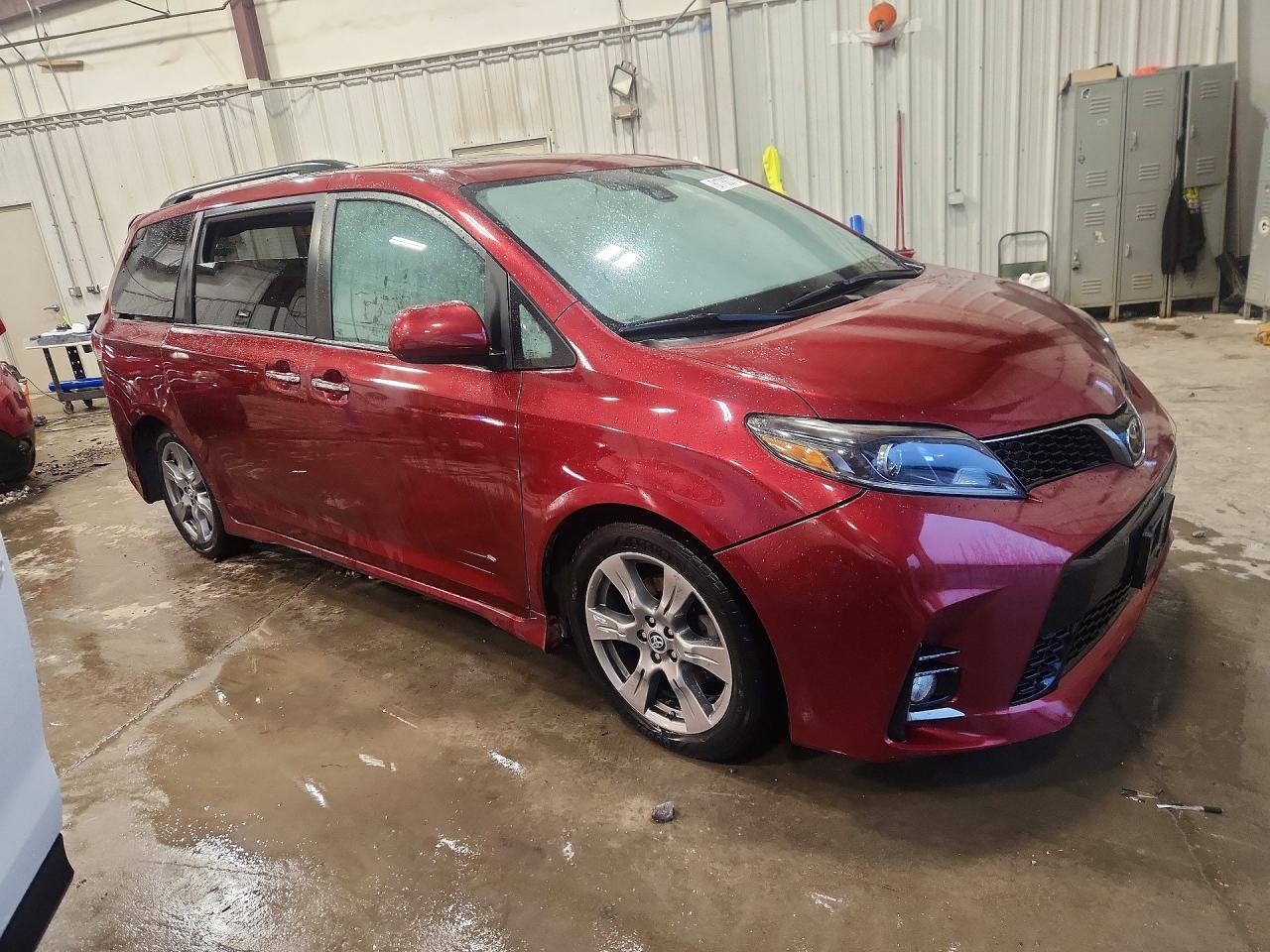 2018 Toyota Sienna Se Premium 8-Passenger - Image 4