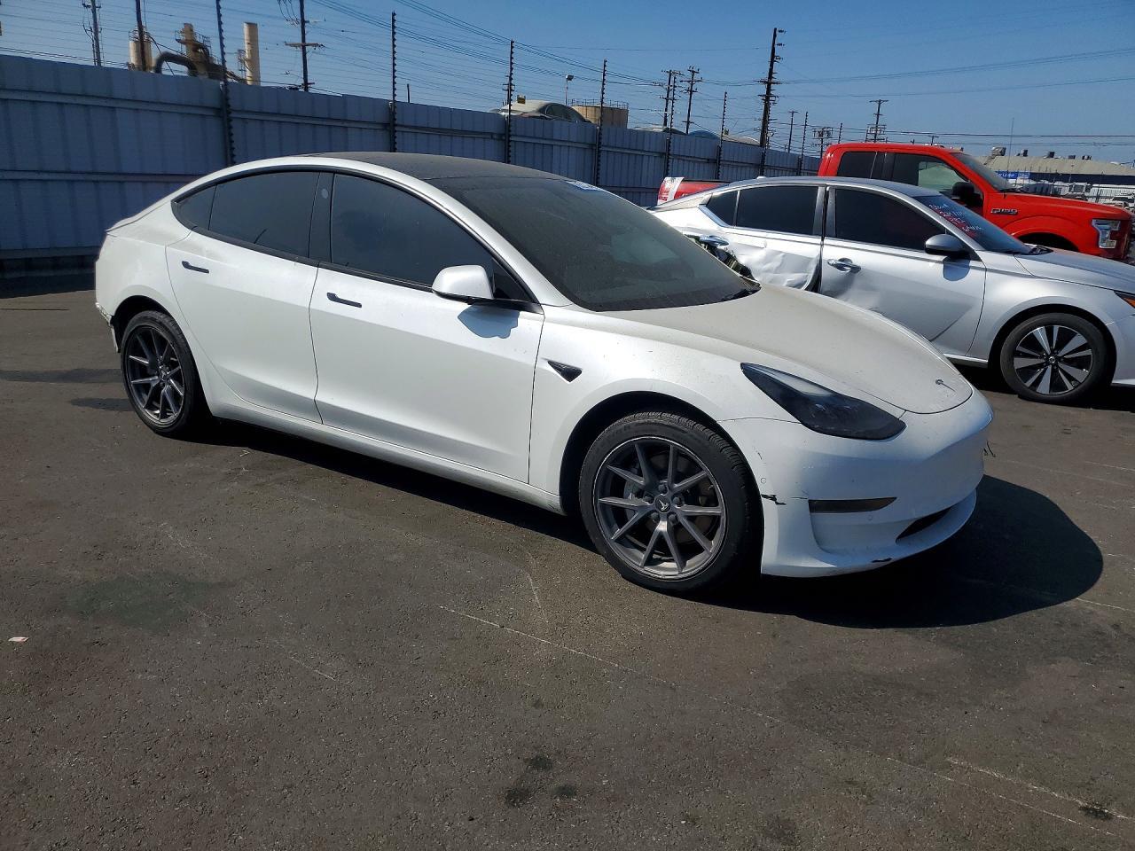 2022 Tesla Model 3 - Image 4