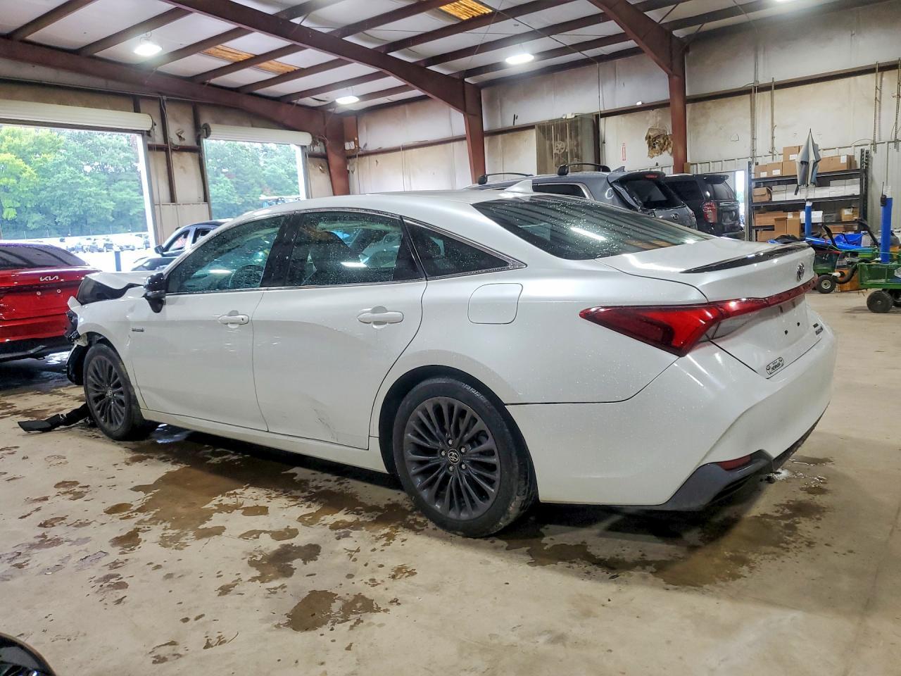 2020 Toyota Avalon Xse - Image 2