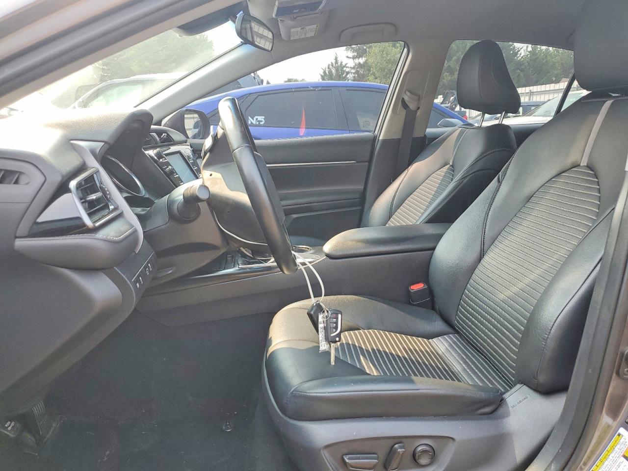 2020 Toyota Camry Se - Фото 7
