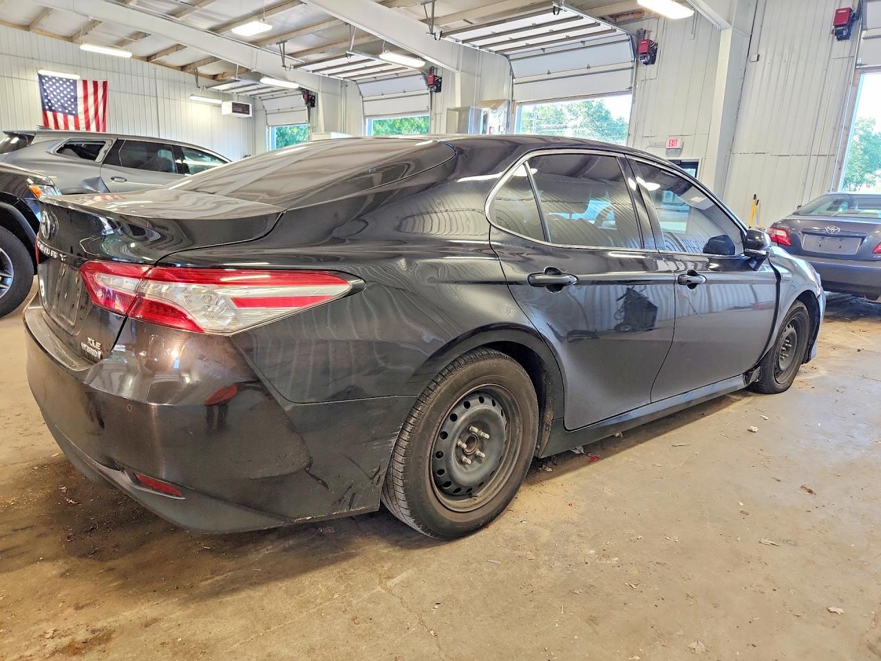 2018 Toyota Camry Hybrid Xle - Фото 3