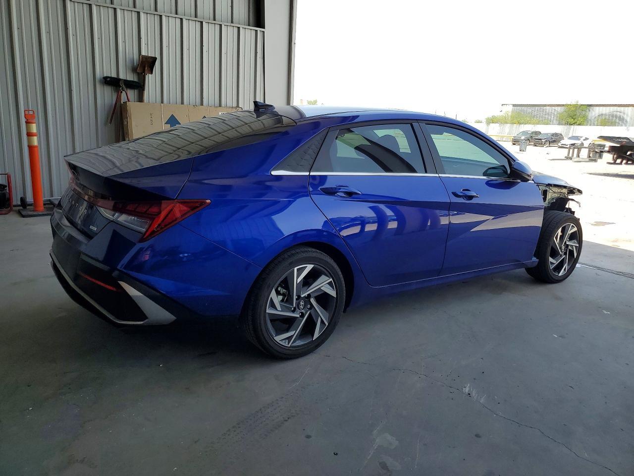 2025 Hyundai Elantra Limited - Image 3