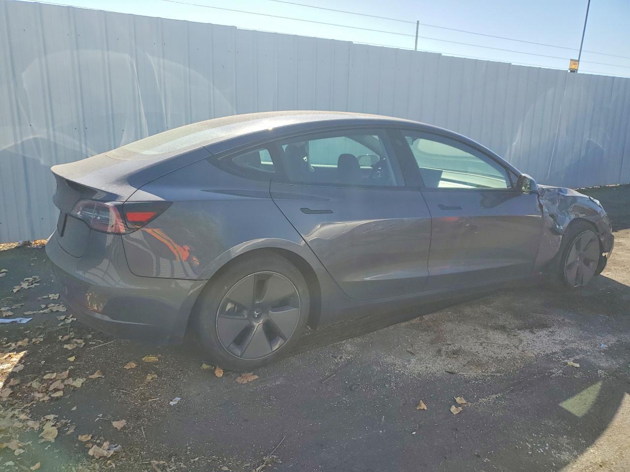 2023 Tesla Model 3 - Фото 3