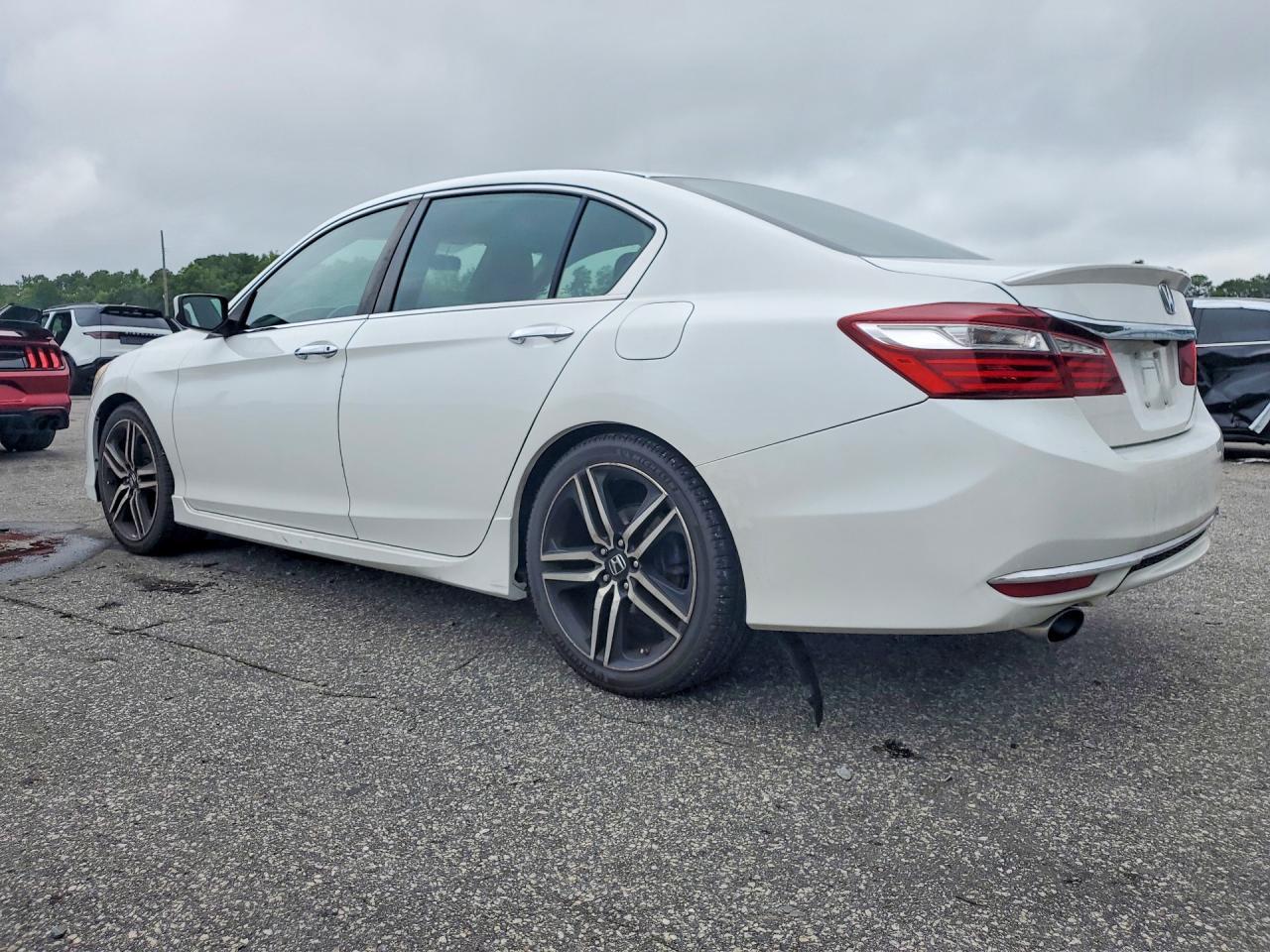 2017 Honda Accord Sport - Фото 2