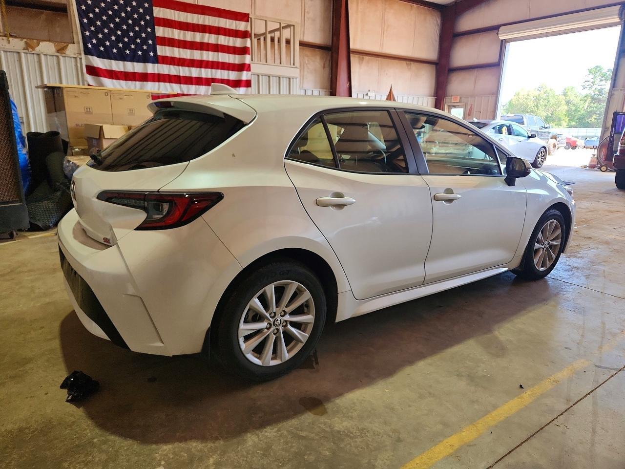 2024 Toyota Corolla Hatchback Se - Image 3