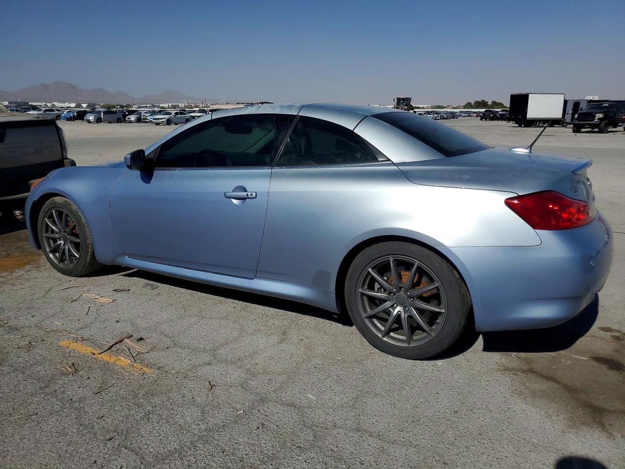 2010 Infiniti G37 Convertible Base - Фото 2