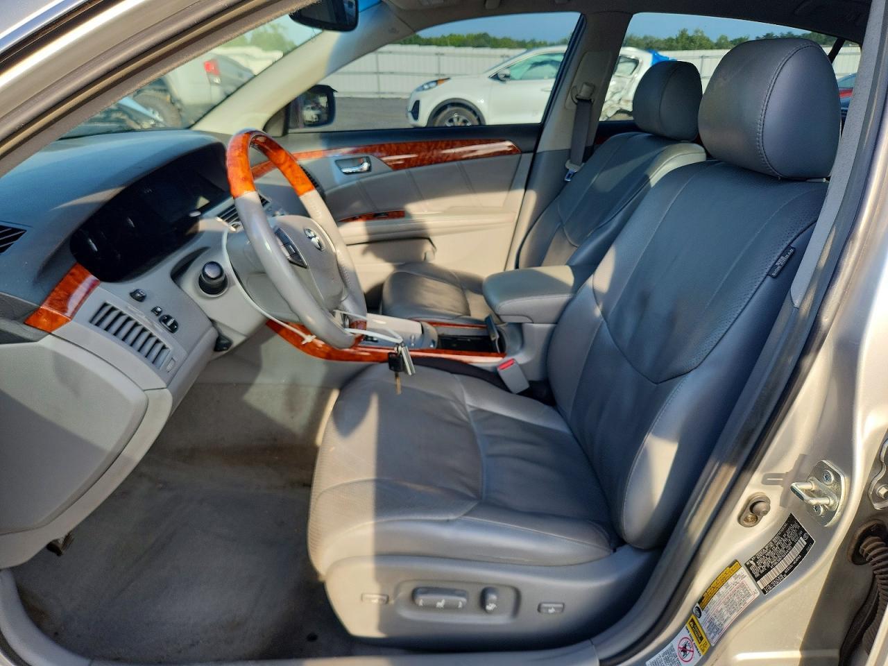 2005 Toyota Avalon Limited - Image 7