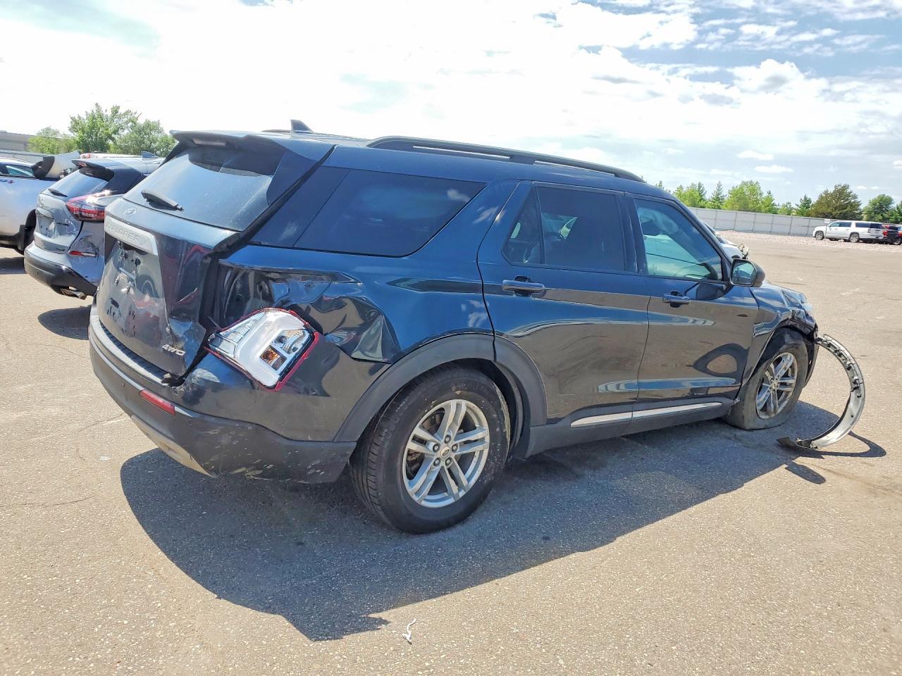 2022 Ford Explorer Xlt - Image 3