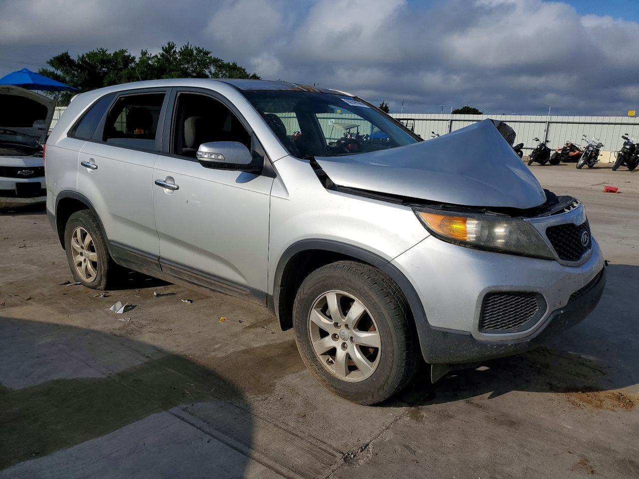 2013 Kia Sorento Lx - Image 4