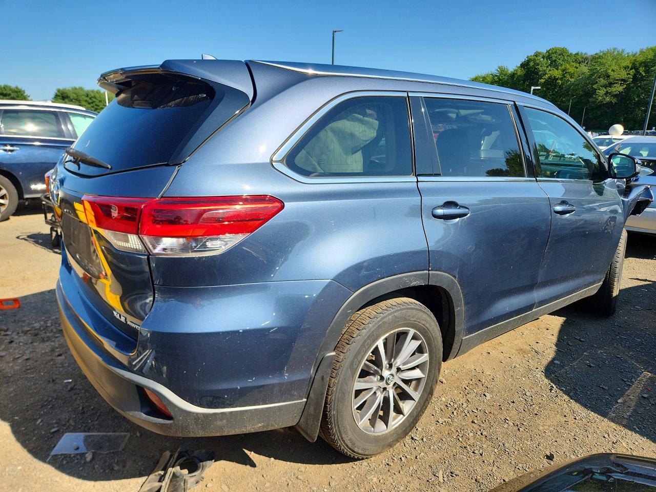 2019 Toyota Highlander Xle - Image 3
