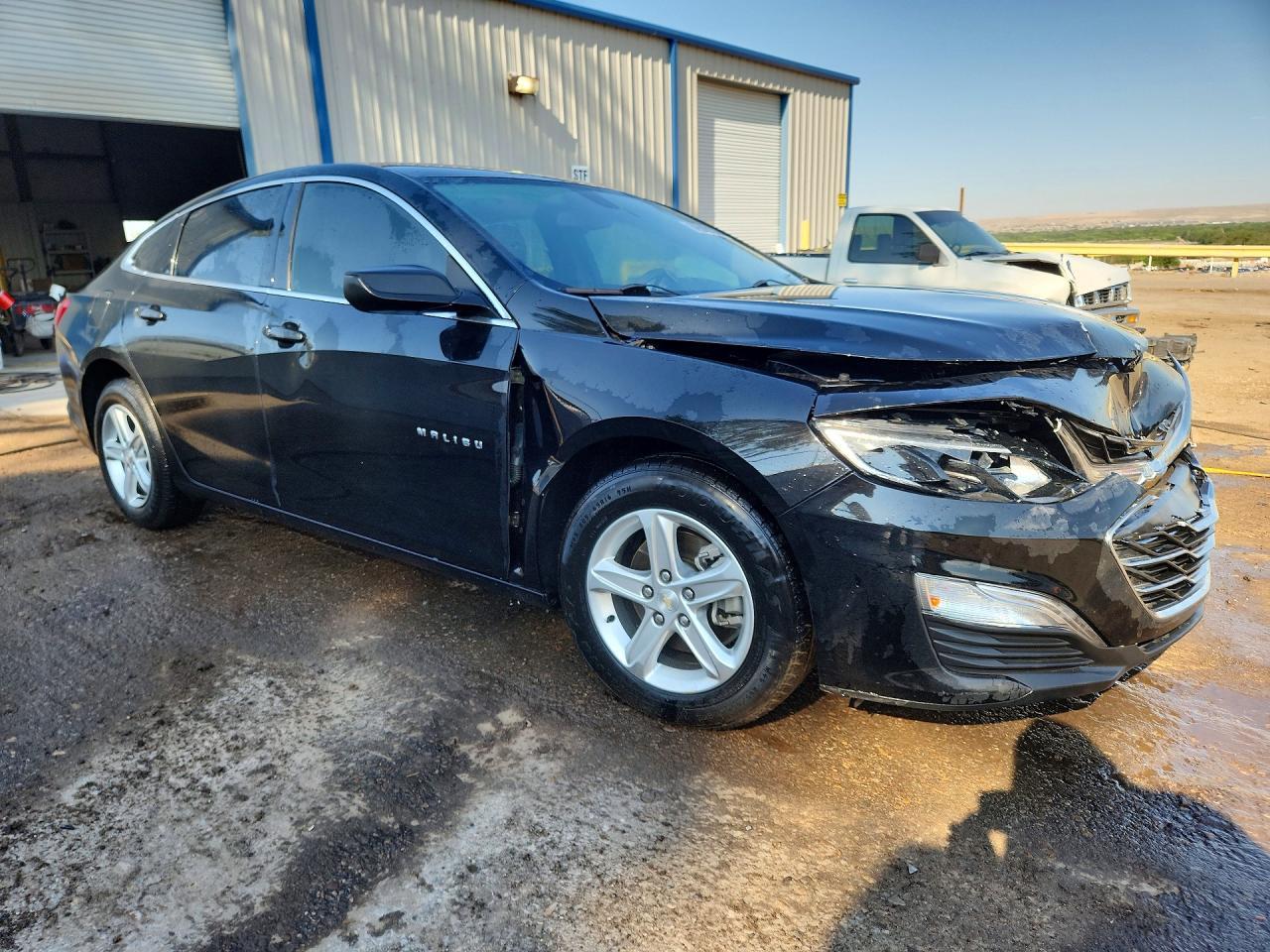 2022 Chevrolet Malibu Ls - Фото 4