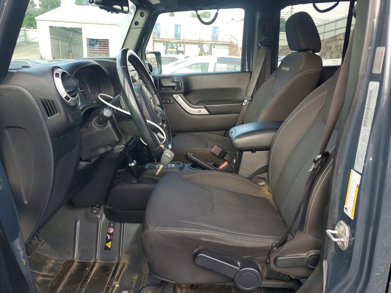 2017 Jeep Wrangler Unlimited Sahara - Image 7
