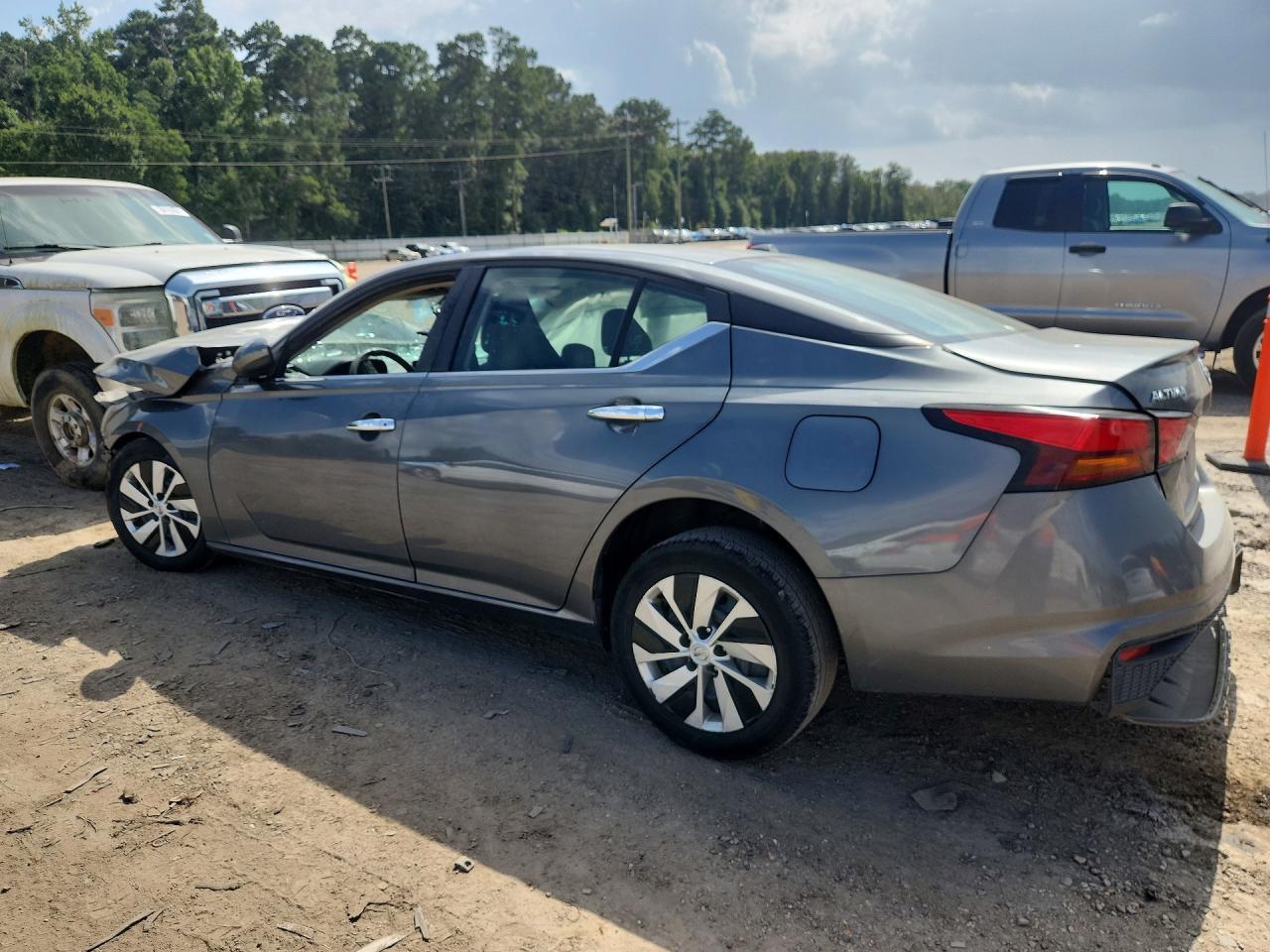 2019 Nissan Altima S - Image 2