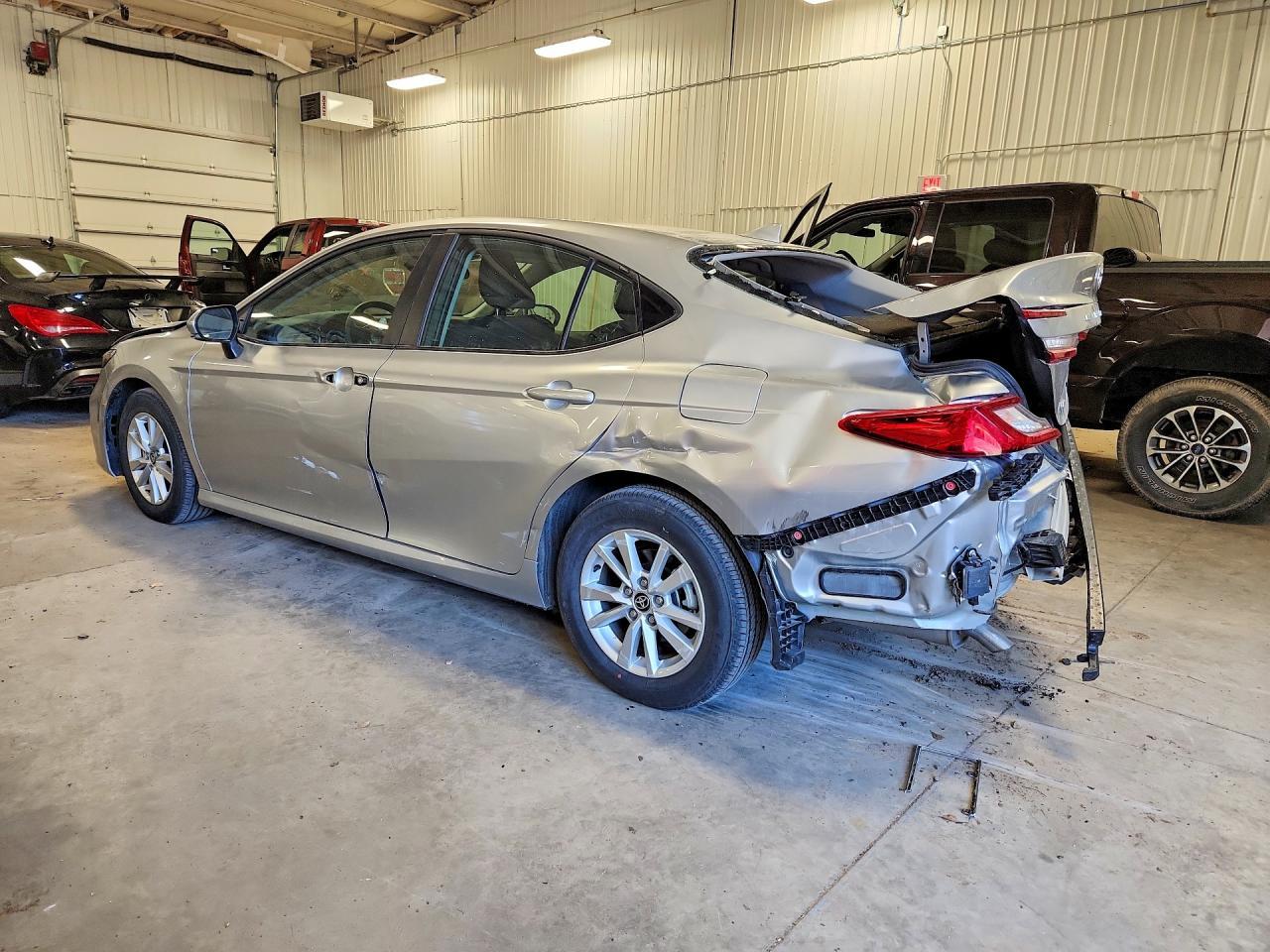 2025 Toyota Camry Le - Фото 2