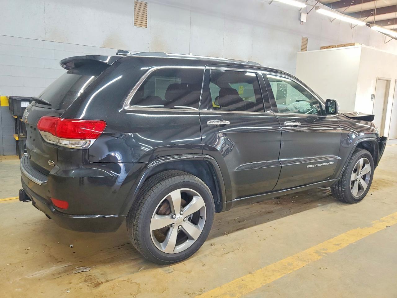 2015 Jeep Grand Cherokee Overland - Image 3