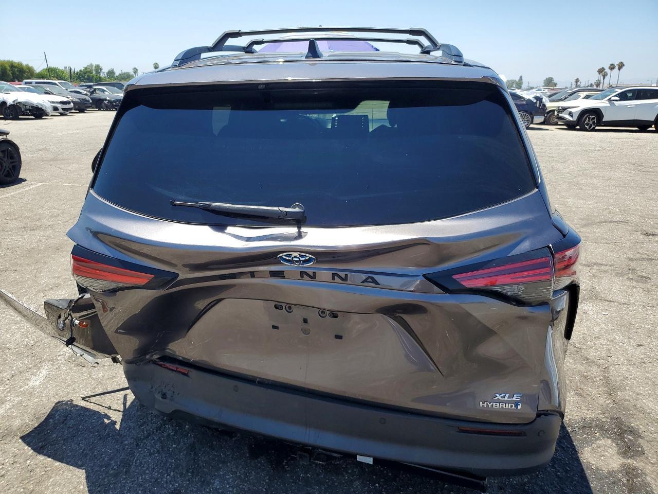 2022 Toyota Sienna Xle - Фото 6