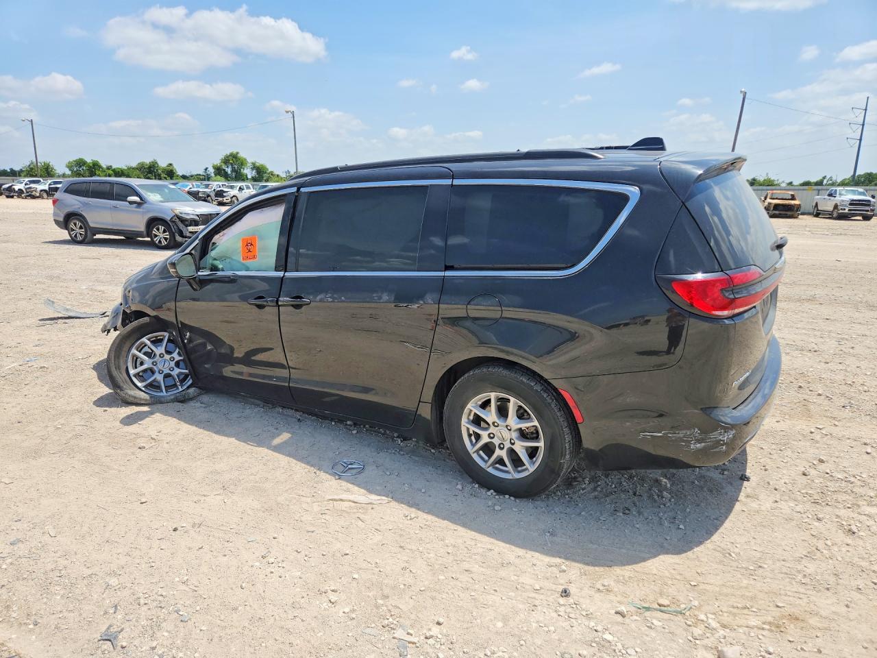 2022 Chrysler Pacifica Touring L - Image 2