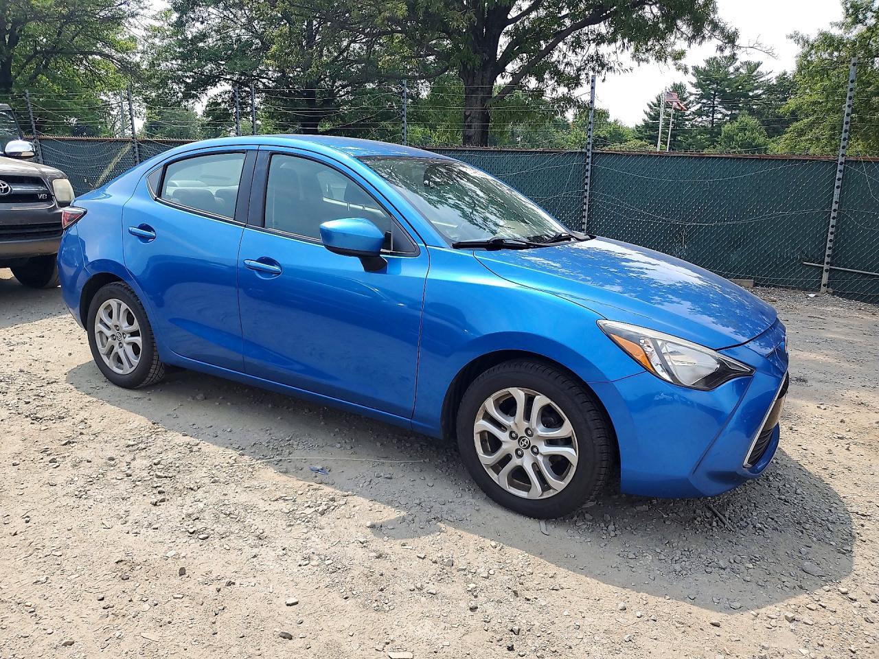 2016 Scion Ia Base - Фото 4