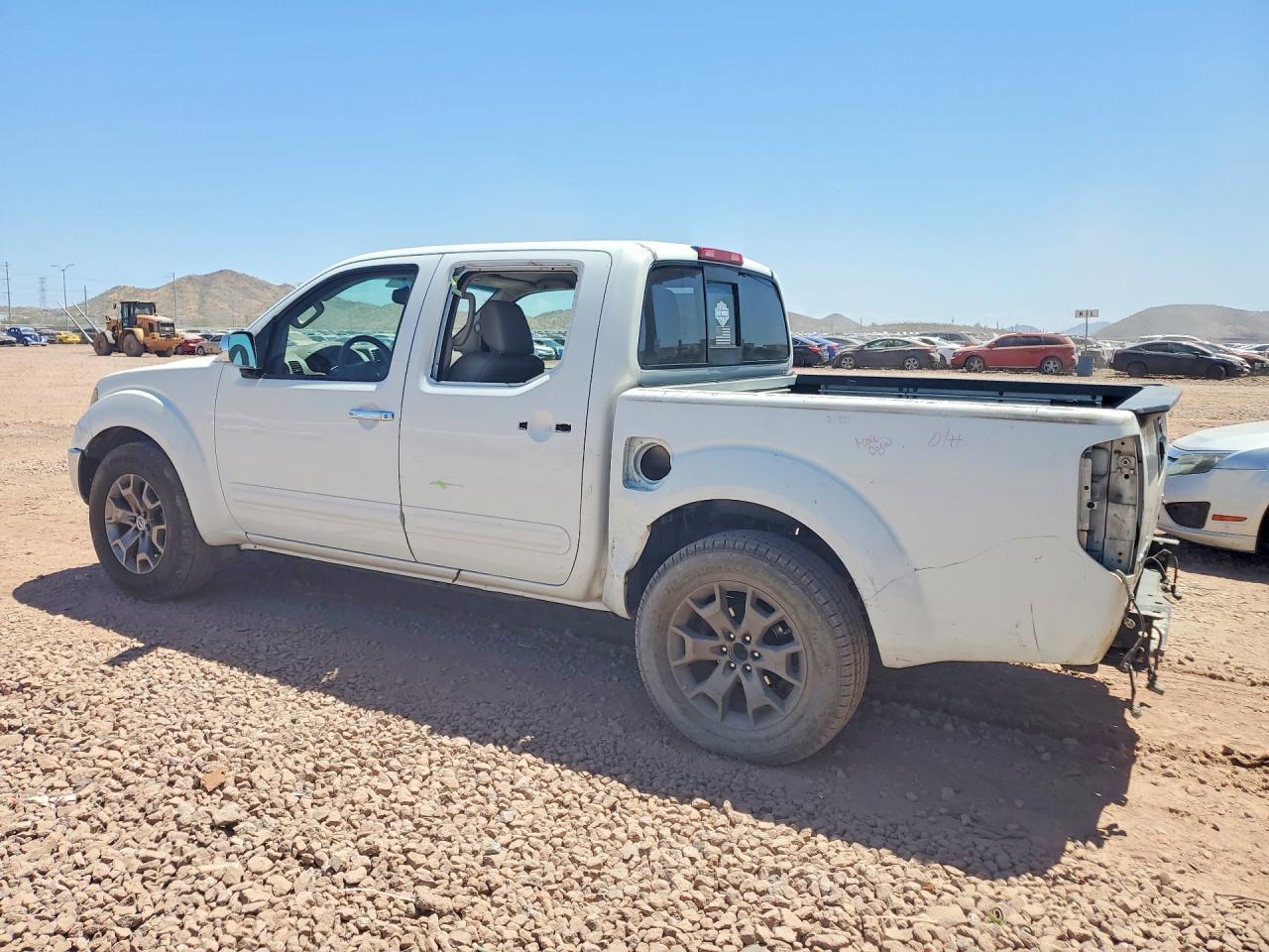 2015 Nissan Frontier Sl - Image 2