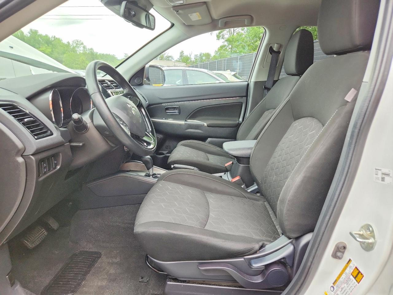 2021 Mitsubishi Outlander 4D Es - Фото 7