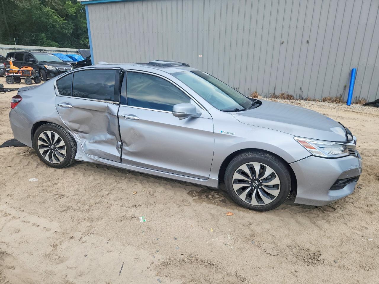 2017 Honda Accord Touring Hybrid - Image 4