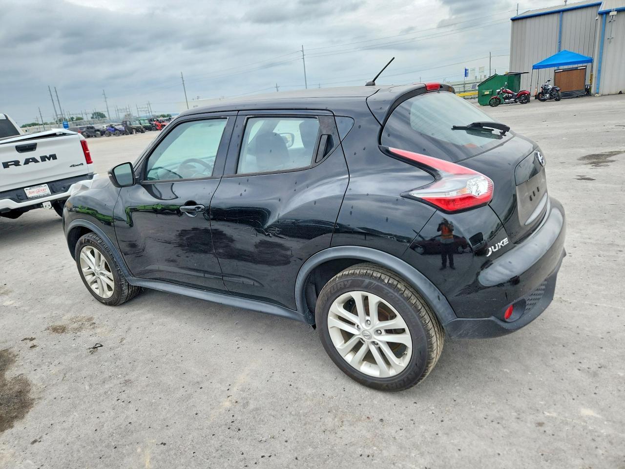 2016 Nissan Juke S - Фото 2