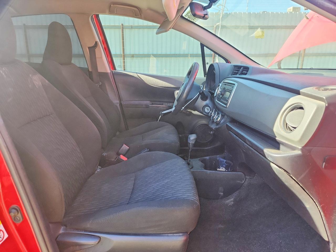 2014 Toyota Yaris 5-Door L Fleet - Image 7