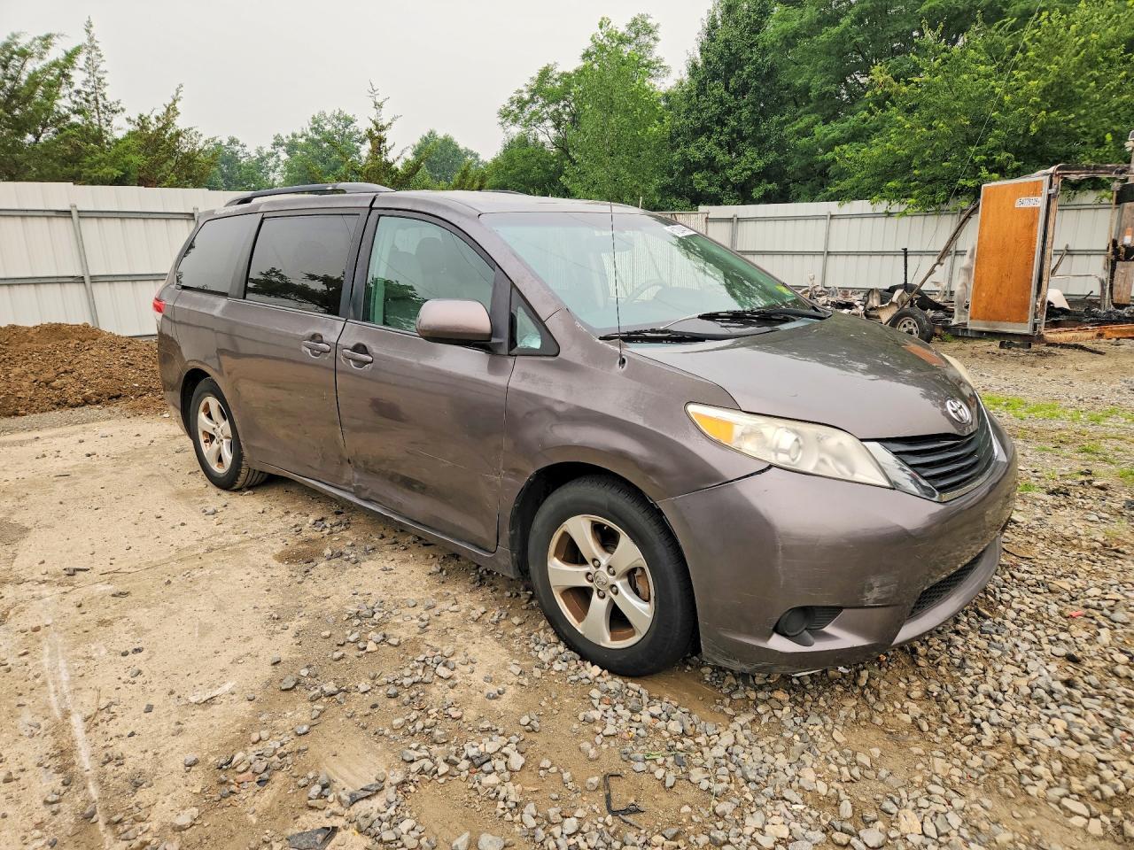 2013 Toyota Sienna - Image 4