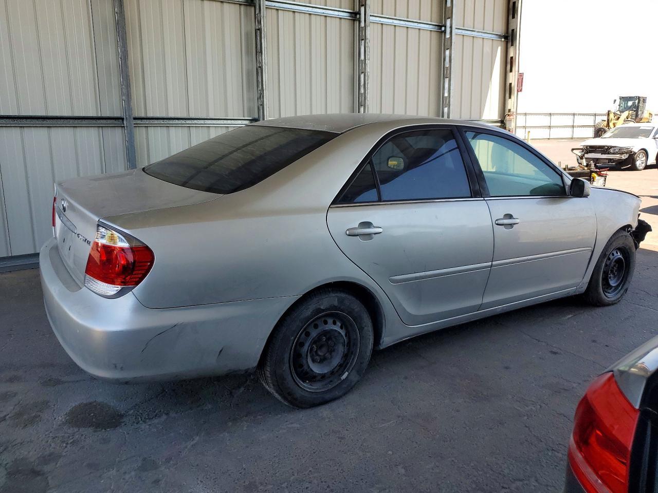 2005 Toyota Camry Le - Image 3