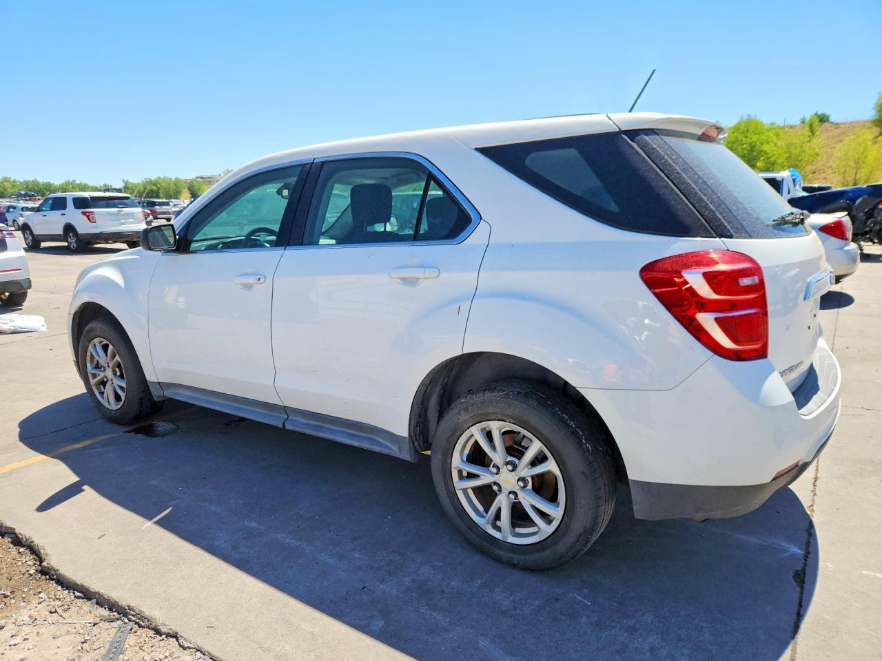 2017 Chevrolet Equinox Ls - Фото 2