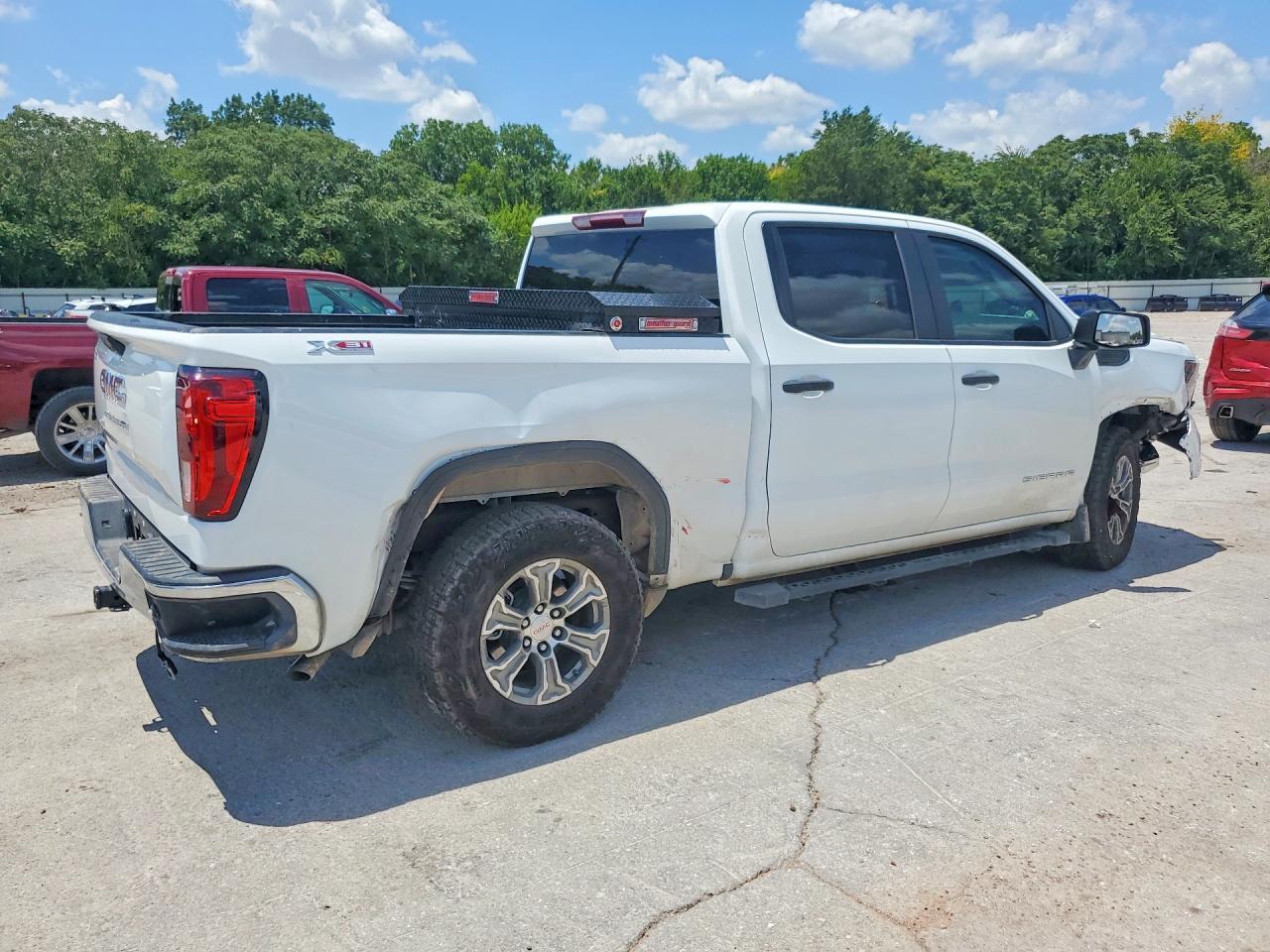 2025 GMC Sierra K1500 - Image 3