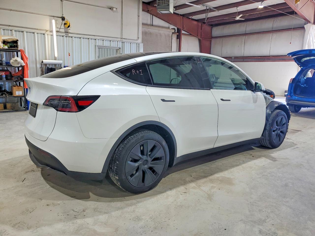 2025 Tesla Model Y - Image 3