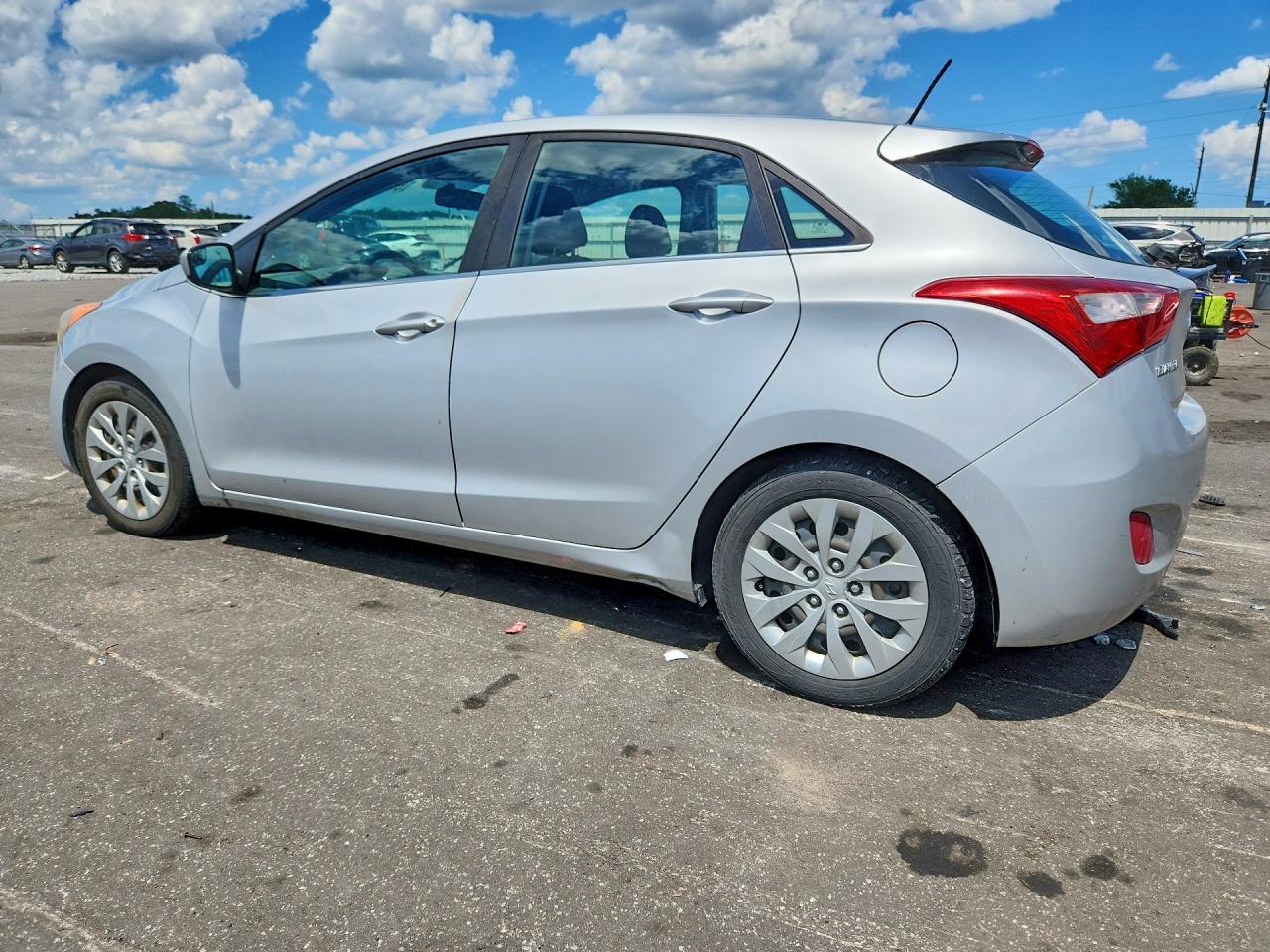 2017 Hyundai Elantra Gt Base - Фото 2