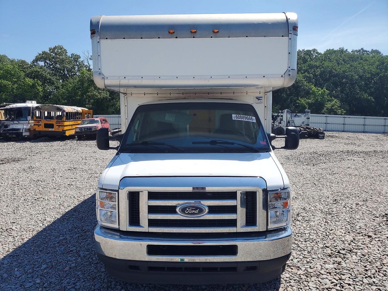 2021 Ford E450 Box Truck - Фото 5