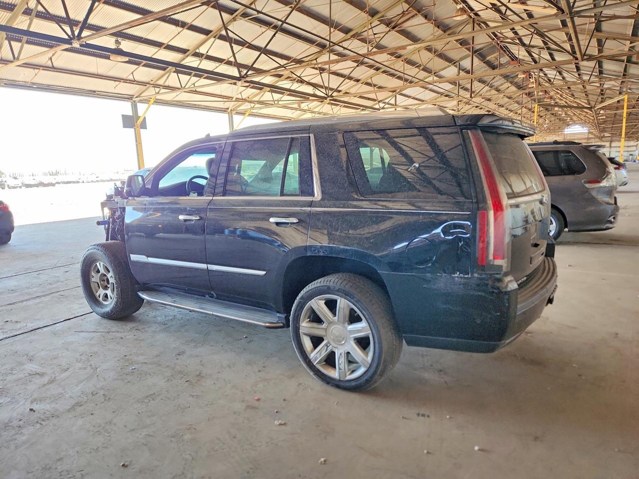 2019 Cadillac Escalade Luxury - Image 2