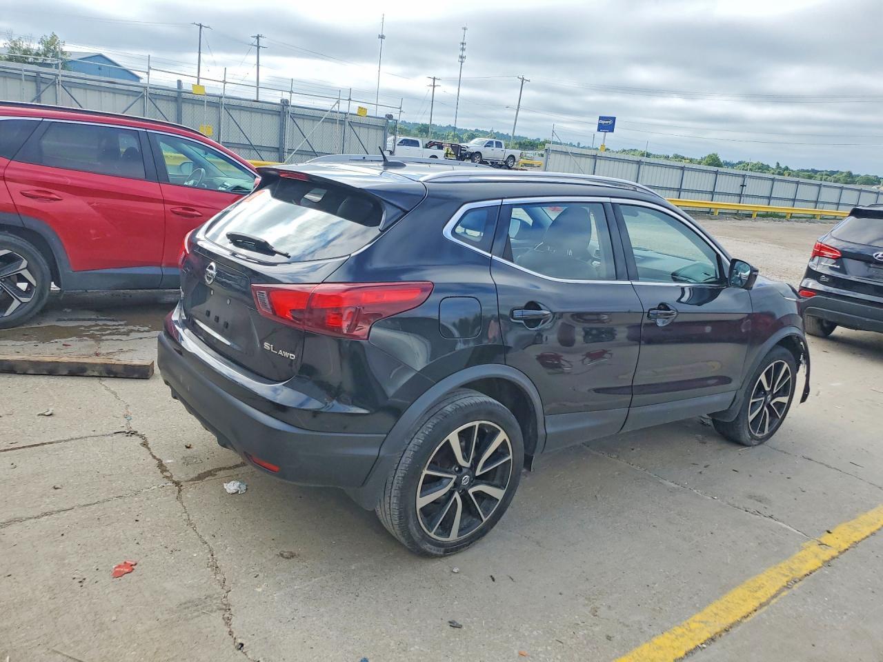 2018 Nissan Rogue Sport Sl - Image 3