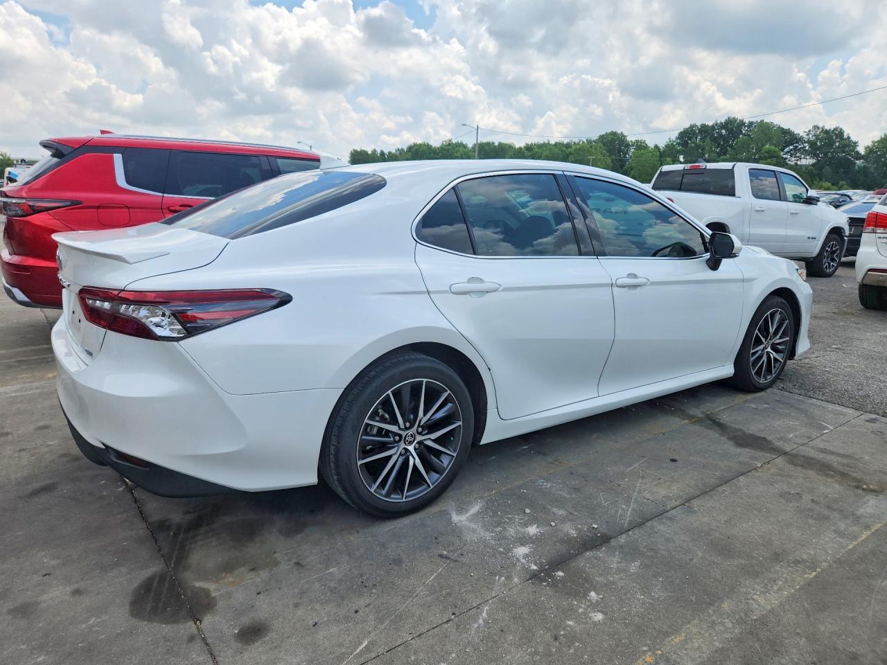 2021 Toyota Camry Xle - Image 3