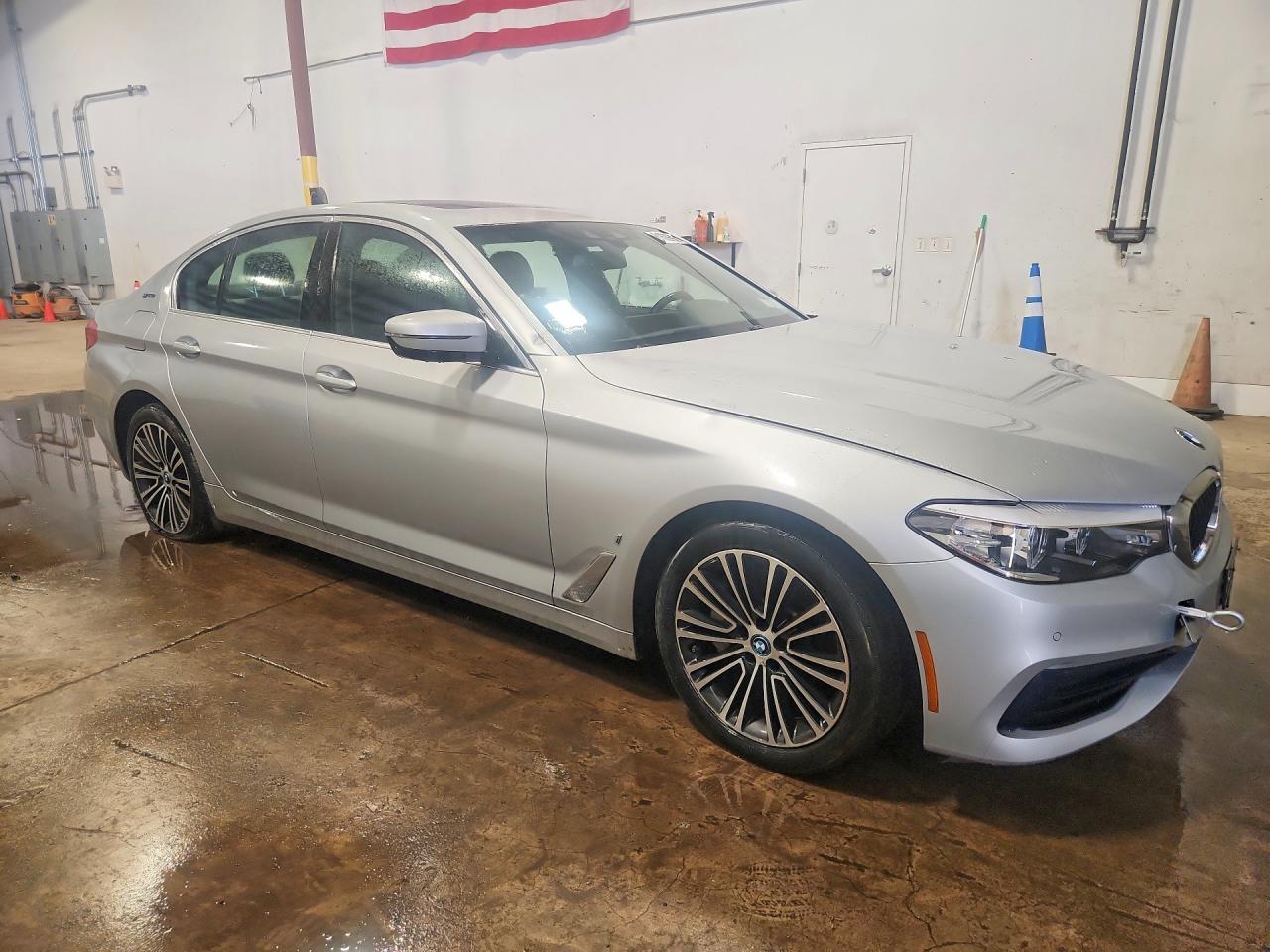 2019 BMW 530Xe - Фото 4