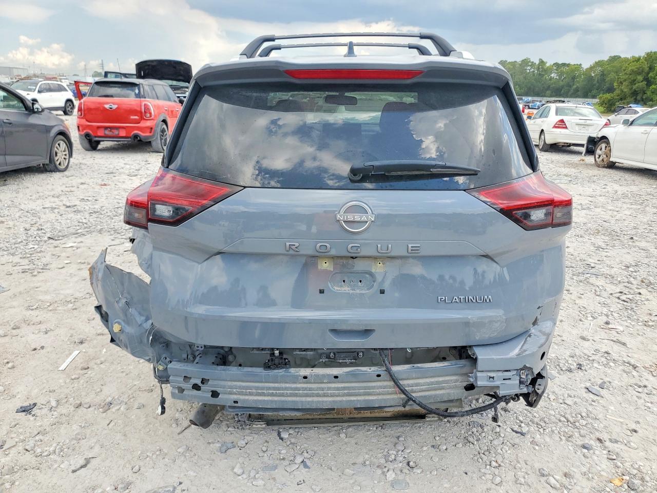 2025 Nissan Rogue Platinum - Image 6