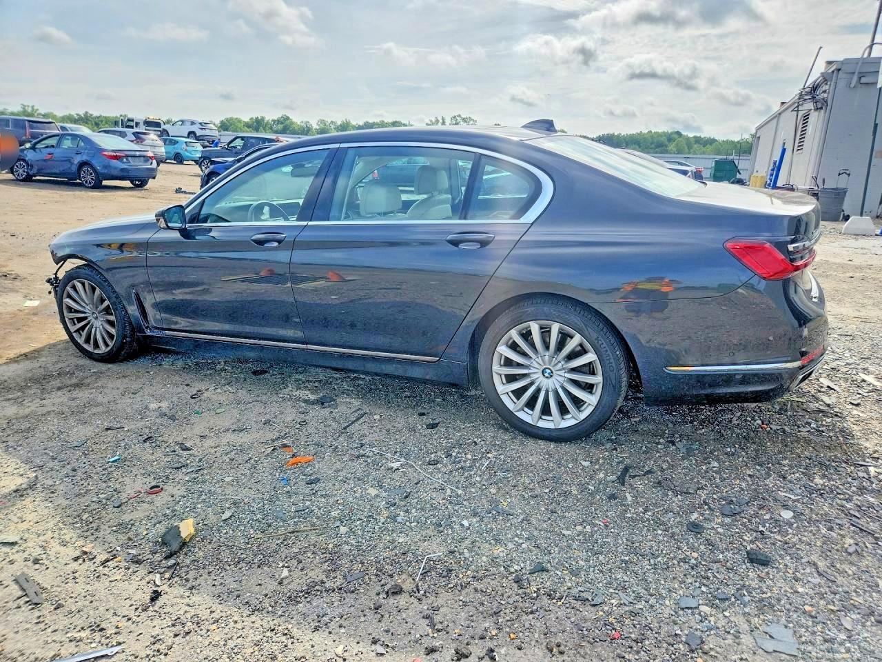 2021 BMW 740 Xi - Фото 2